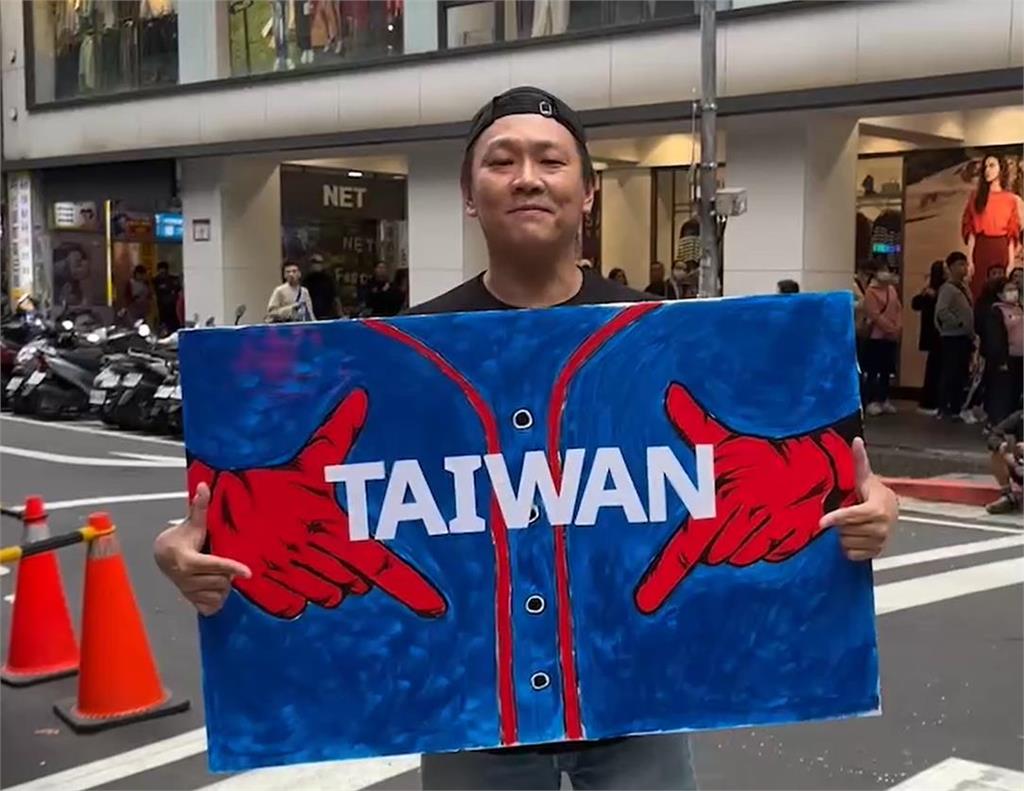 勝利遊行!球迷自製手板應援 告白最帥隊長陳傑憲
