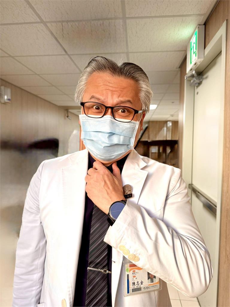 ICU醫師突收「橘色盒子」心跳漏一拍！妻秒詭笑：打開來看看