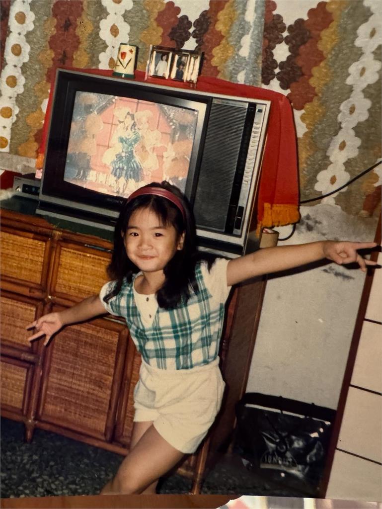 林依晨43歲生日後補曬「5張童年舊照」　