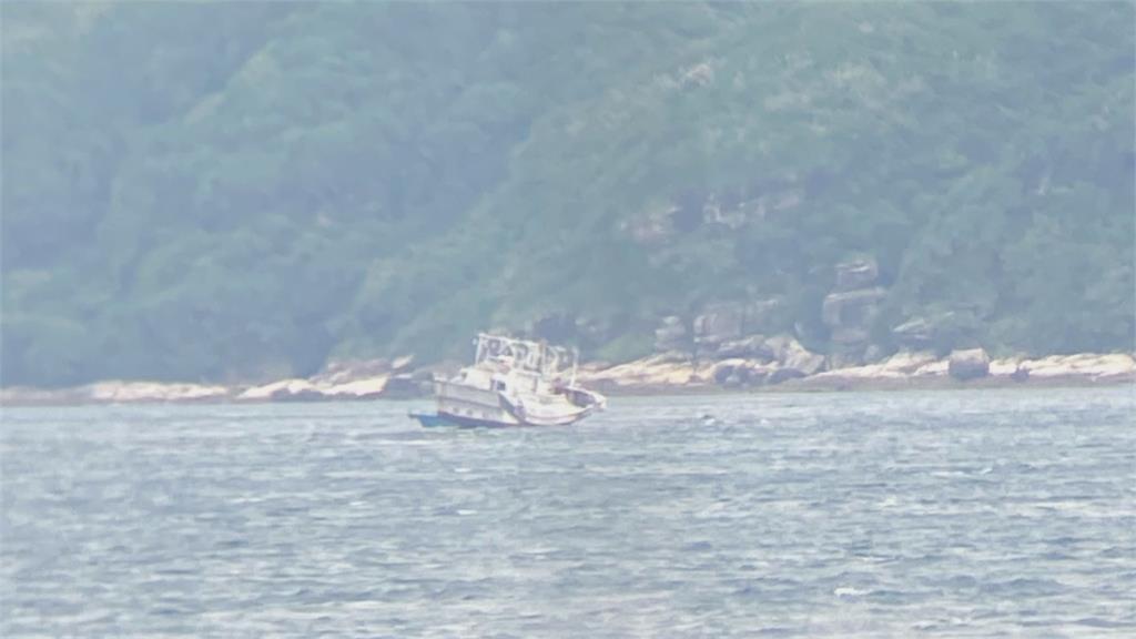 八斗子驚傳漁船觸礁　「驚險傾斜45度」搶救畫面曝