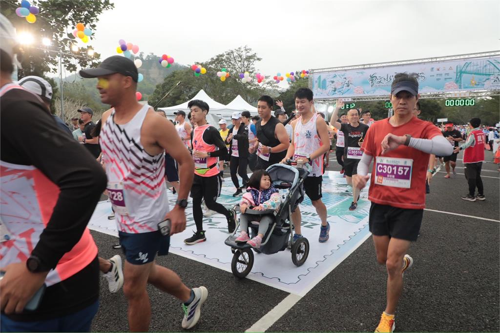 曾文水庫馬拉松起跑 黃偉哲鳴笛力挺3,650名跑者