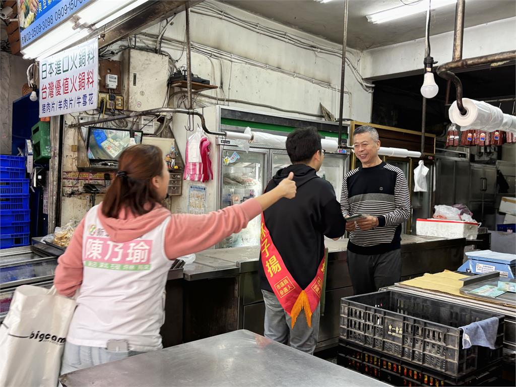 力拼初選 陳乃瑜力挺林子揚 陪同市場掃街