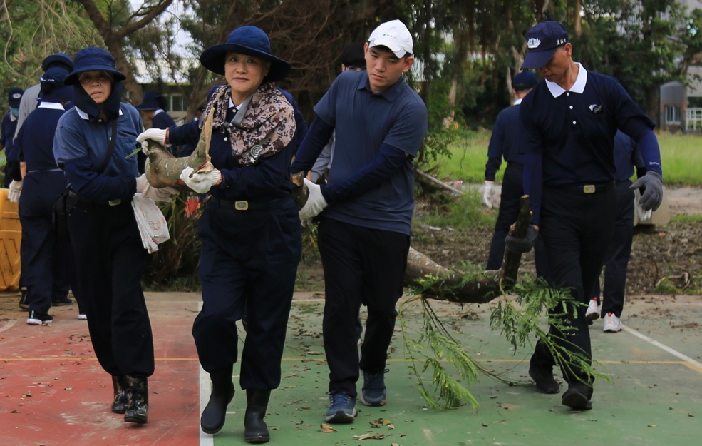 丹娜絲風災重創嘉南 慈濟完成嘉南85校校園清理