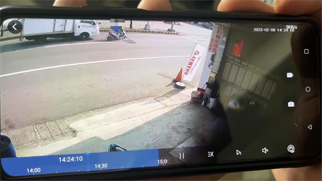 騎士「左轉」切內車道慘遭貨車撞飛 暖心路人幫CPR仍不治