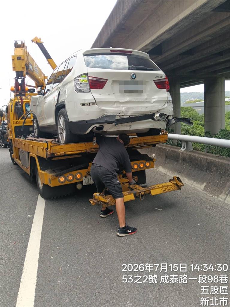 快新聞/駕駛注意!國1五股段6車追撞釀2傷 現場嚴重回堵