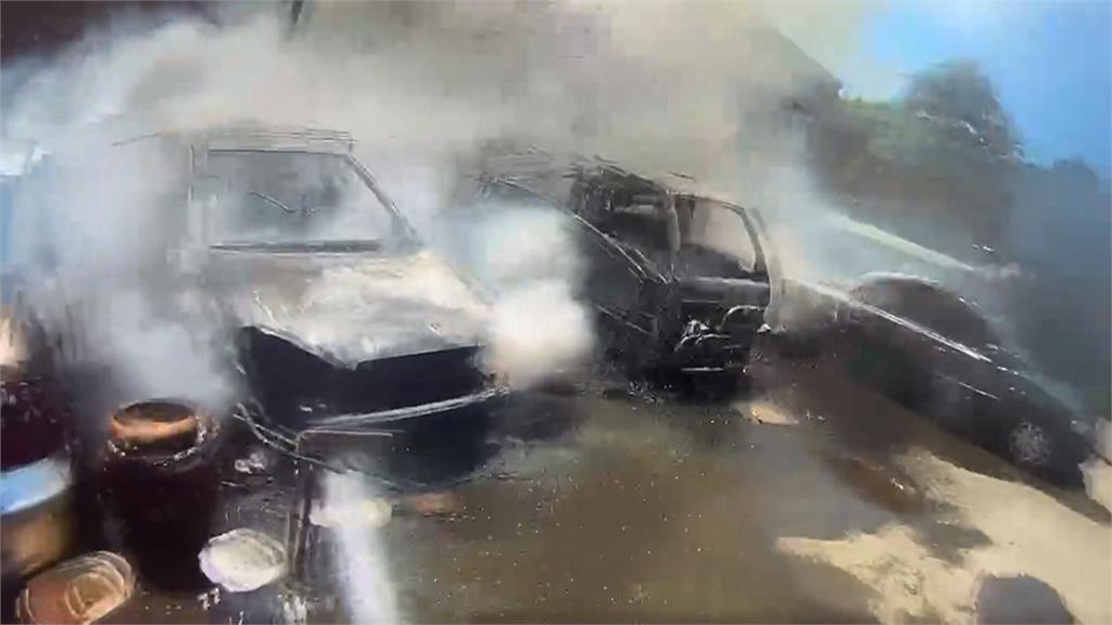 全台燒番薯!汐止驚傳汽車自燃 疑烈日曝曬、報廢車突起火燒成骨架