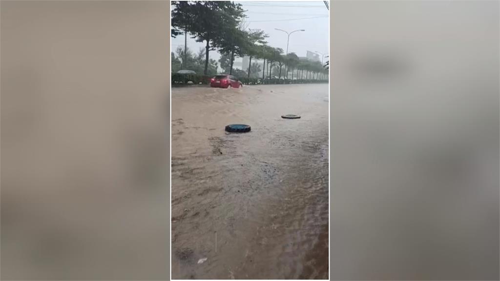 彰化彰南路一段大雨淹水 老翁騎車跌倒擦傷