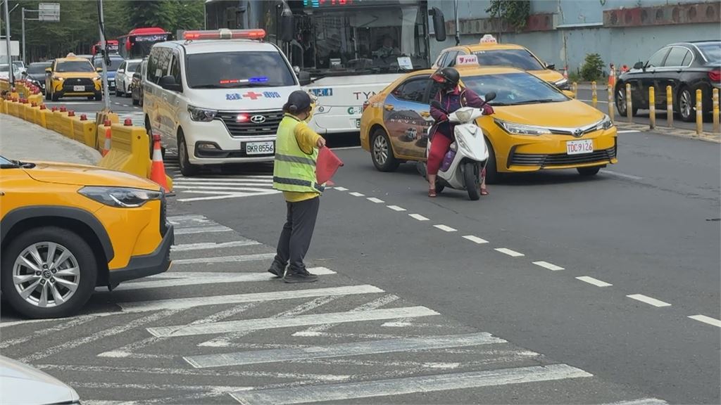 高雄長庚醫院外爆衝突！　駕駛疑「這原因」下車怒推義交