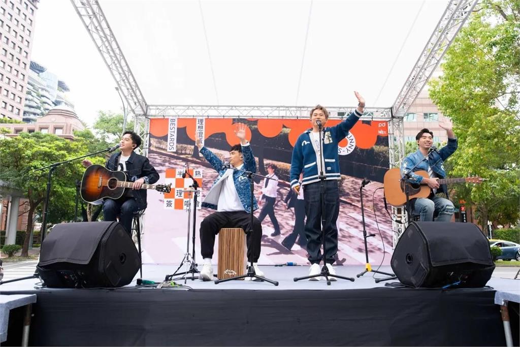 理想混蛋開春寵粉!三場簽唱會大爆滿 「混蛋天燈」許願攻進小巨蛋