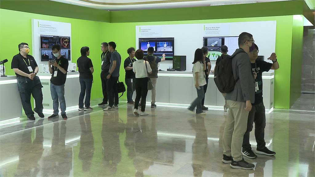 輝達台灣開出近百職缺 黃仁勳抽空與台灣員工互動