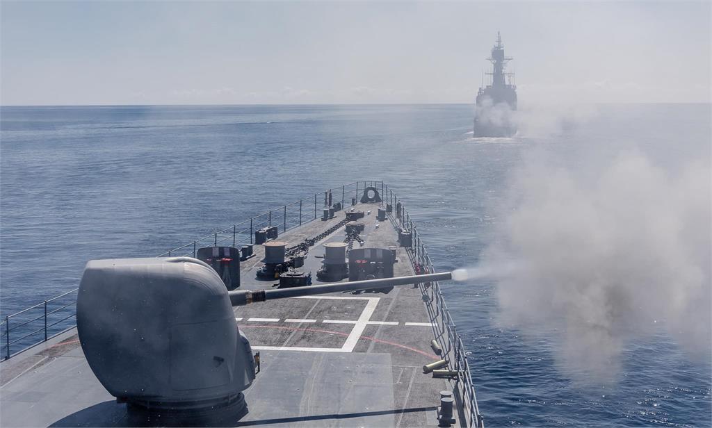 快新聞/登艦視導漢光實彈海空操演 蔡英文肯定國軍戰備能力:Good Job