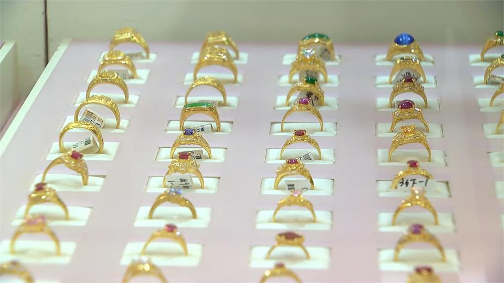 黃金猛震盪「專家掀牌1時機」恐飆破1萬美元!外媒揭「震撼走勢」關鍵曝光