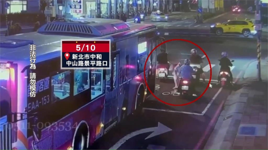 好心給雷親? 不滿司機幫撿傘 女子肉身擋公車鬧20分鐘