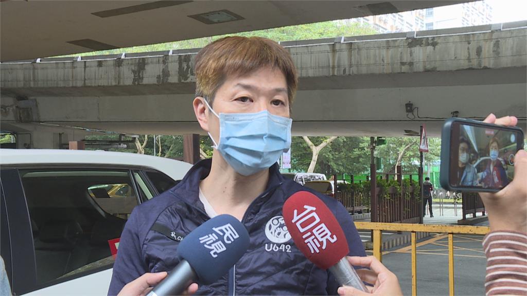 怒!討嘸「電子收據」爆全武行 運將、乘客街頭開打