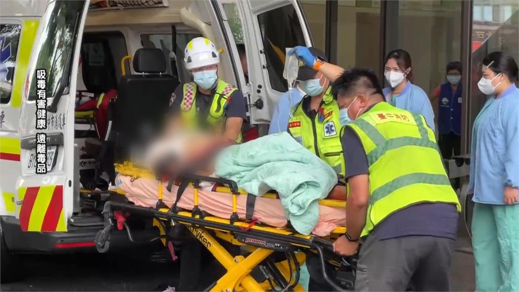 台中東區警力荷槍十幾人圍一車　場面驚險如拍警匪片