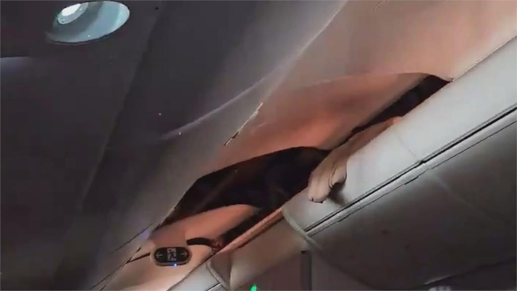 又是波音!歐洲航空班機遇亂流「座椅慘折斷」 乘客卡天花板驚悚畫面曝