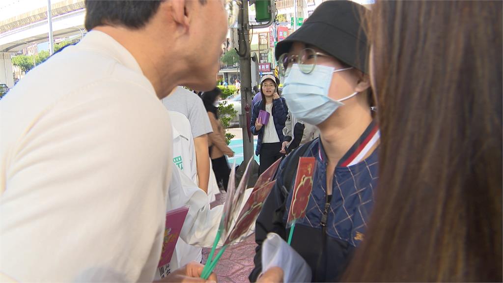 黃國昌情人節掃街拜票又遇踢館? 昌粉哽咽喊「這件事」場面再尷尬