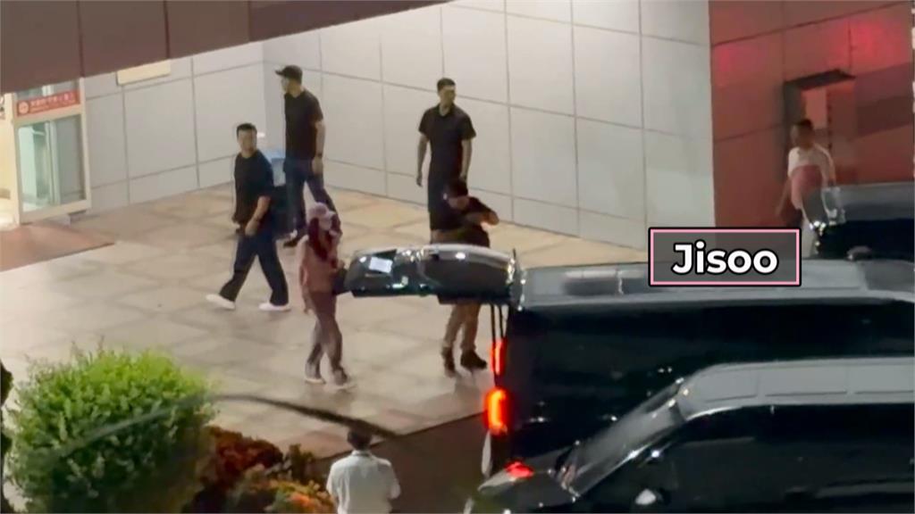 BLACKPINK抵台連唱兩天! 小港機場、下榻飯店外湧粉絲