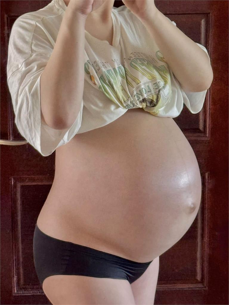 鄭家純懷雙胞胎8個月「突感覺不到胎動」！挺7KG孕肚急就醫「再撐3週就生」
