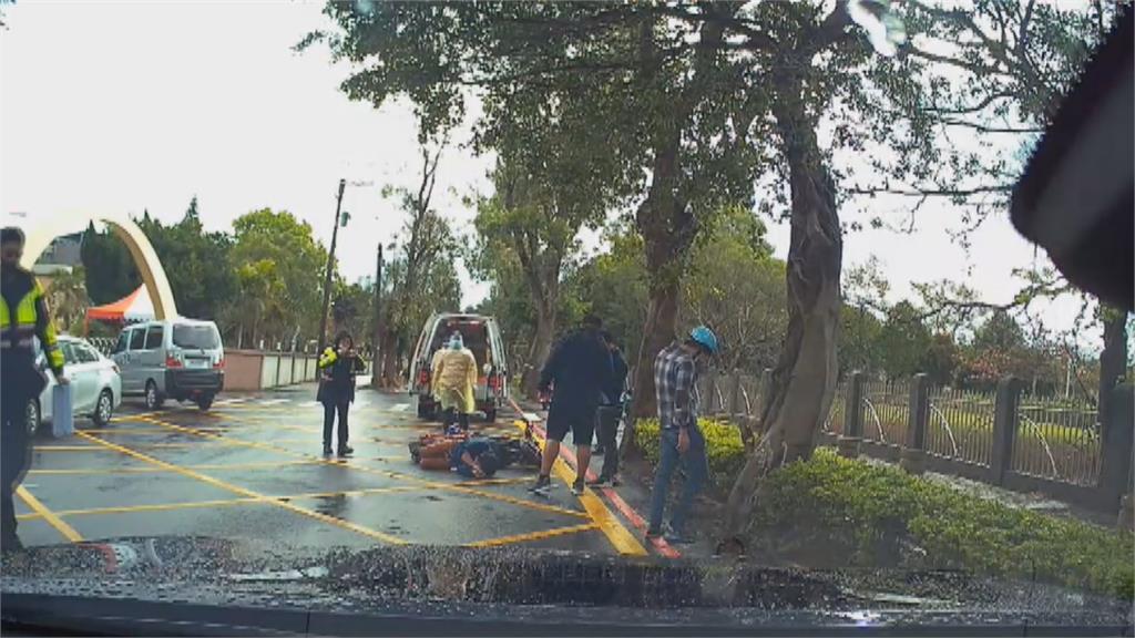 台灣最美的風景是人? 騎士自撞倒地 13輛車經過沒人停下協助