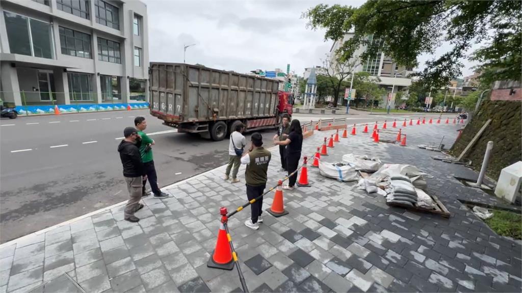 基隆施工導致「人行道凸出」恐成行車陷阱 民代籲增加照明