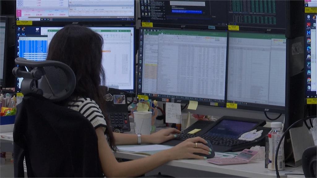 亞股一片綠油油！ 黃仁勳喊話「AI類股逢低買進」救韓股