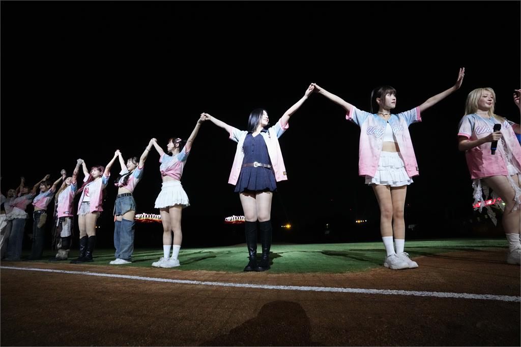 中職(影)/統一獅女孩日完美落幕!趙娟週親聲獻唱一度感動落淚