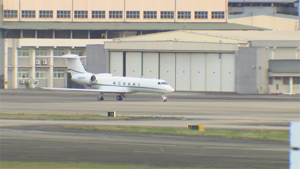 LIVE/拜登指派跨黨派特使團抵台! 行政專機降落松山機場