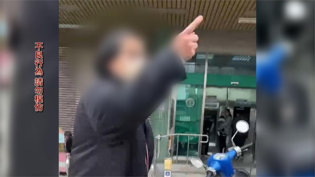 台中罷團「解顏行動」志工宣傳 遭大媽比不雅手勢嗆聲