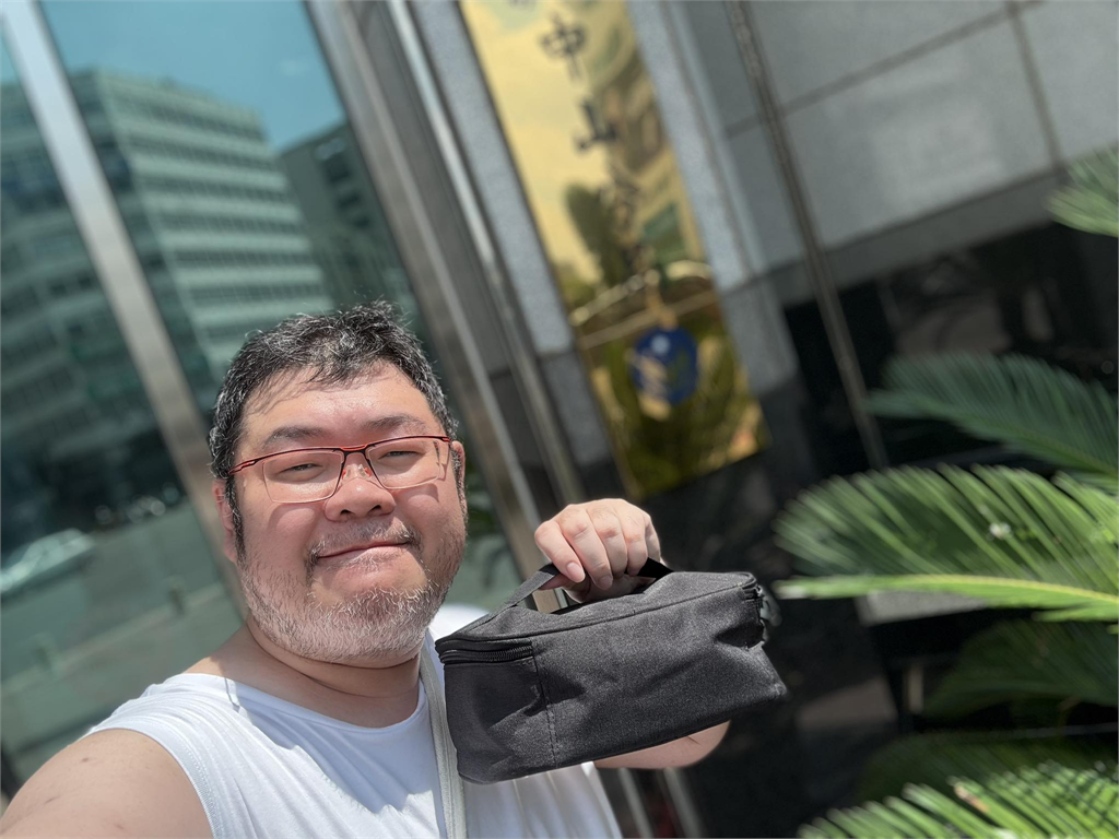 黃國昌不爽妻小戶籍被起底嗆「衝著我來講清楚」!四叉貓傻眼:只會推老婆來擋