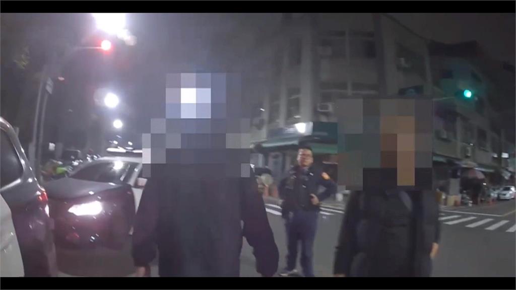 高雄計程車司機遭酒客暴打扯衣 雙方凌晨大街互嗆