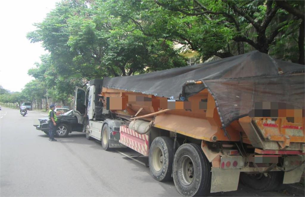 砂石車駕駛連撞8輛路邊汽車　酒測超標涉犯公共危險遭送辦