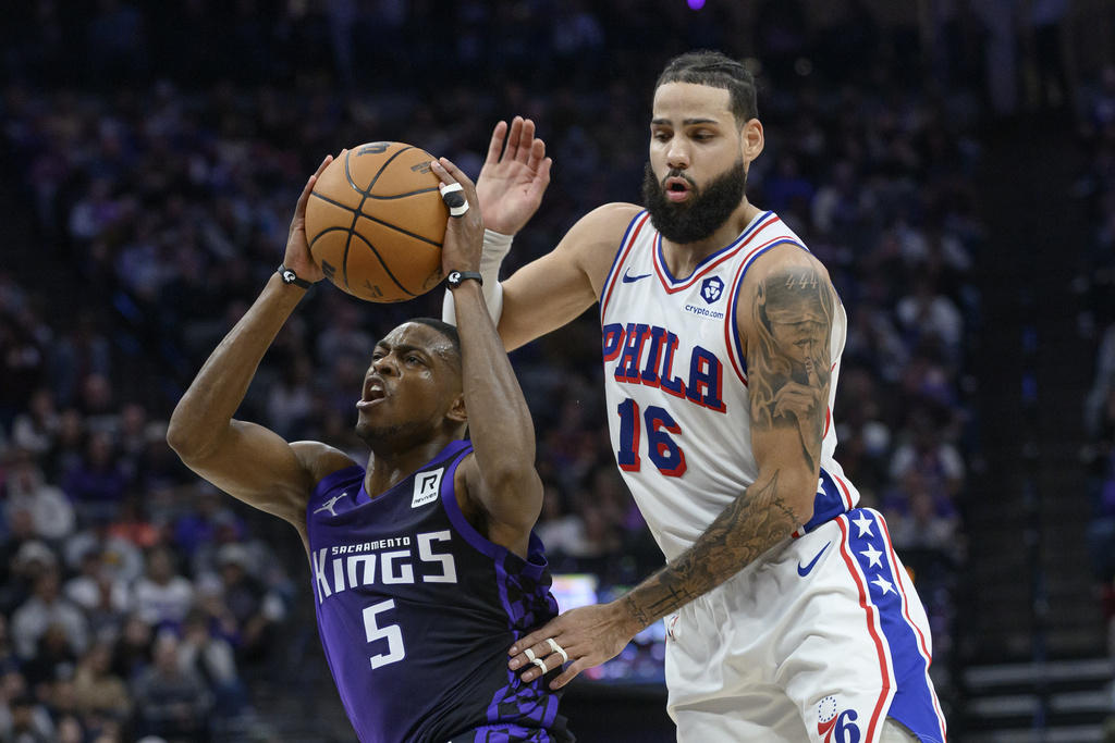 NBA(影)/有沒有搞錯?最後3分鐘1分都得不了! 76人全體大當機遭國王大逆轉