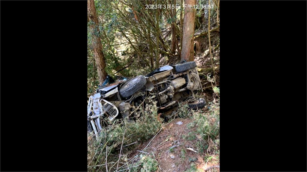 南投郡林大道登山接駁車墜谷　釀1死4重傷3輕傷