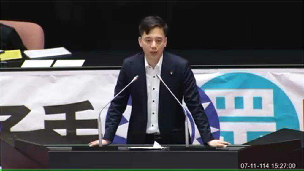 故意？　牛煦庭支持者　當街對罷團吐口水、辱罵