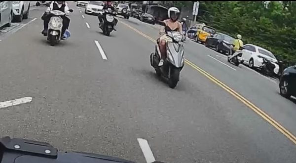 南港街頭驚見「露背辣騎士」阿伯一路跟車狂比手勢 真相曝光大反轉