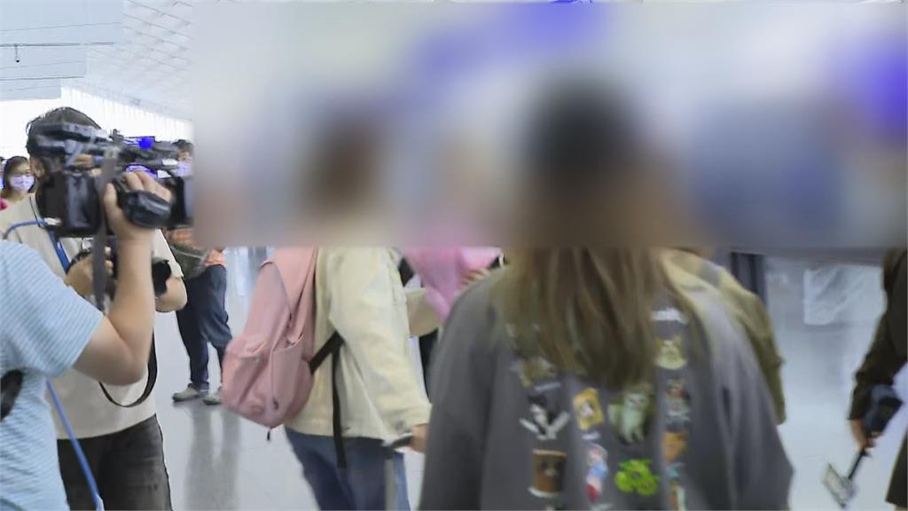 以巴開戰!雄獅29人今早抵台 旅客驚魂未定哽咽:不要戰爭