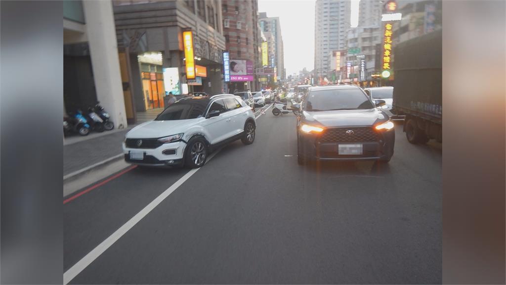 同駕駛1小時內兩起車禍！　網友笑翻：以後請搭車出門