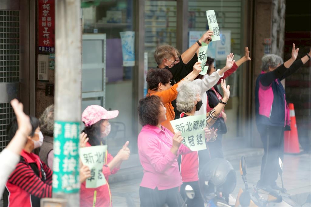 快新聞／看好「優質小雞搭母雞」　郭昱晴力挺卓冠廷陪車掃