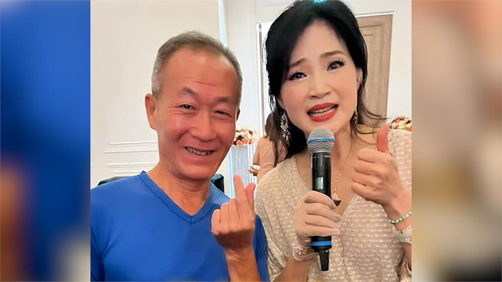 不敢與偶像合照!女兒見爸「緊張搓手」焦急等待 秒拉手上前圓夢