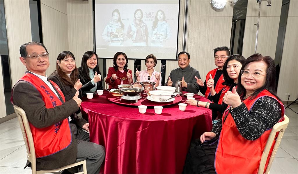 王瞳捐100道年菜娘家鮮食傳愛募1萬2千道　攜DailyNeo女團邀您一起圍爐