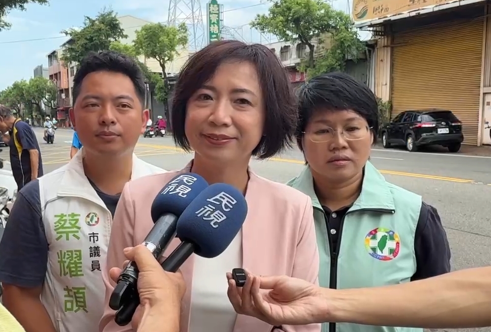 臥底？何欣純新聞聯繫群　驚見盧市府新聞局長