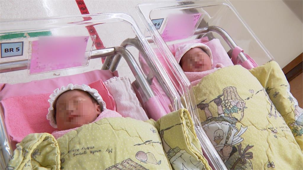 台灣「出生率」逐年走低！民團調查曝：若制度完善「近7成」支持非婚育兒