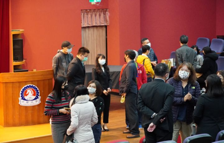 疫後人才荒「幫學生卡位搶先機」　中華大學觀光學院邀8大企業校園徵才