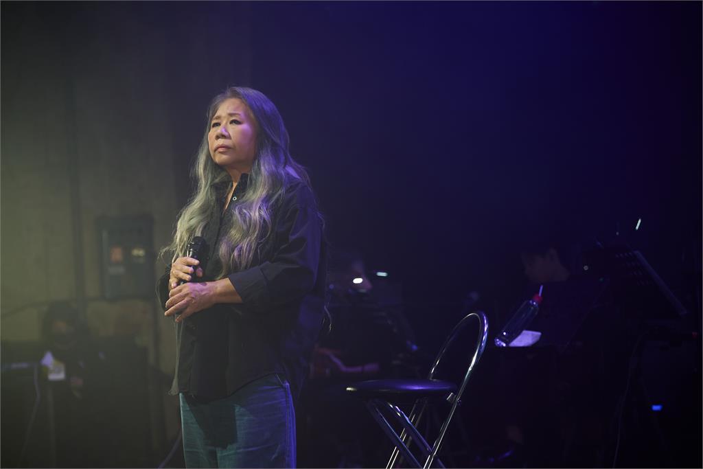 睽違14年辦專場音樂分享會!陳奕迅驚喜現身要簽名 陳小霞笑:忍耐很久了?