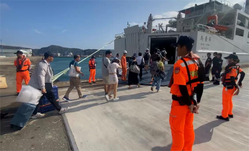 水路相助! 花蓮北上鐵公路中斷 啟動"新台馬輪"免費疏運
