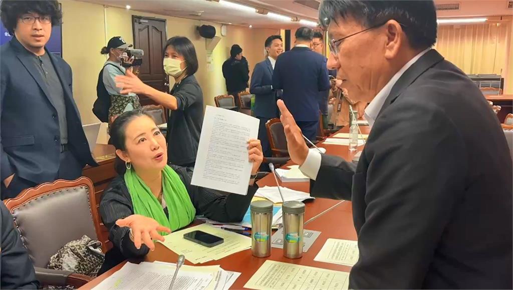快新聞/憨川、咆哮昌坐對面!綠欲換他入這委員會受阻 與藍委吵成一團