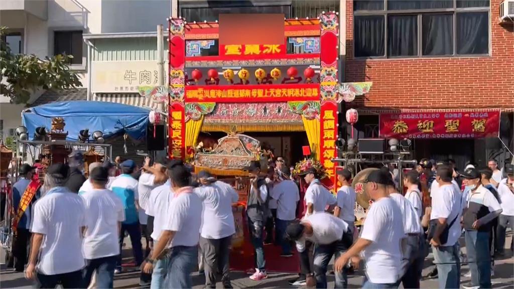 獨/睽違百年!北港媽台南巡歷 冰店打造「3樓高牌樓」迎駕