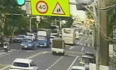 最新／台南奇美醫療服務車右轉釀1死1傷！30多歲騎士遭壓車底「明顯死亡」