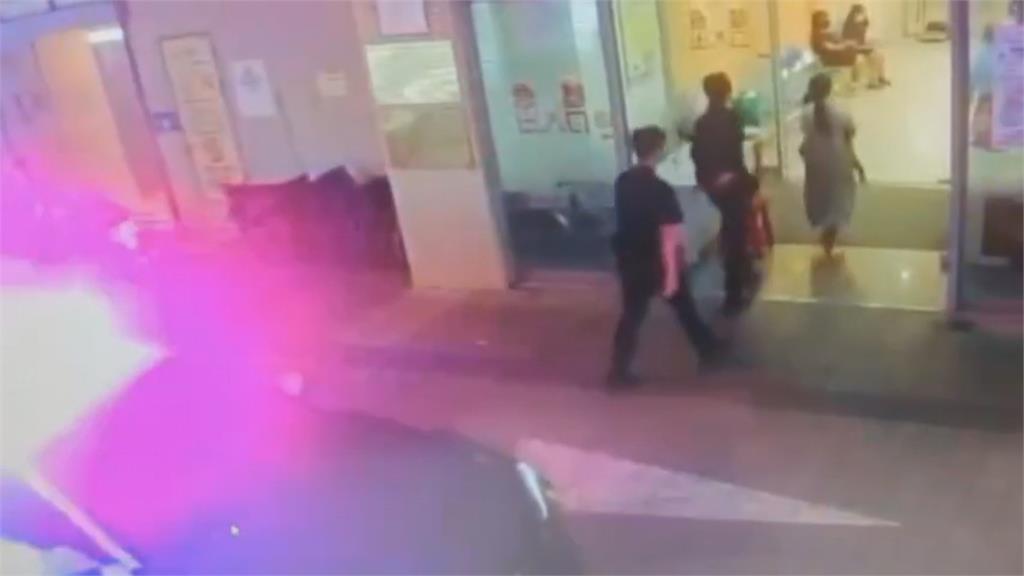 警方神救援!警車當救護車! 載送兩歲女童送醫成功救命